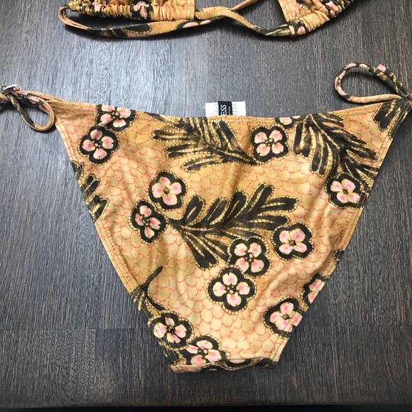 Guess Collection Bikini 👙 - Picture 5 of 8